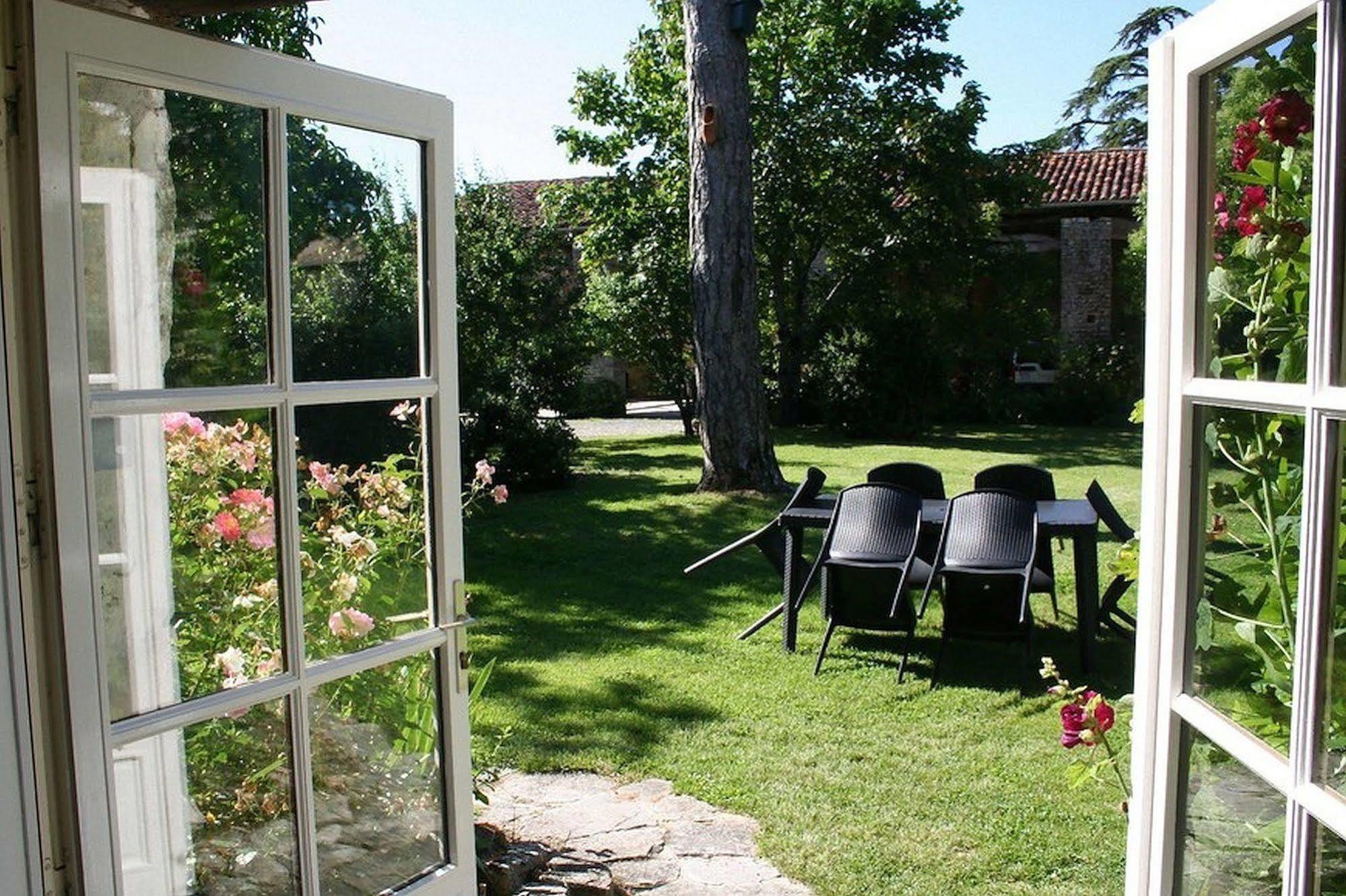 Domaine De Chantageasse Asnières-la-Giraud Esterno foto